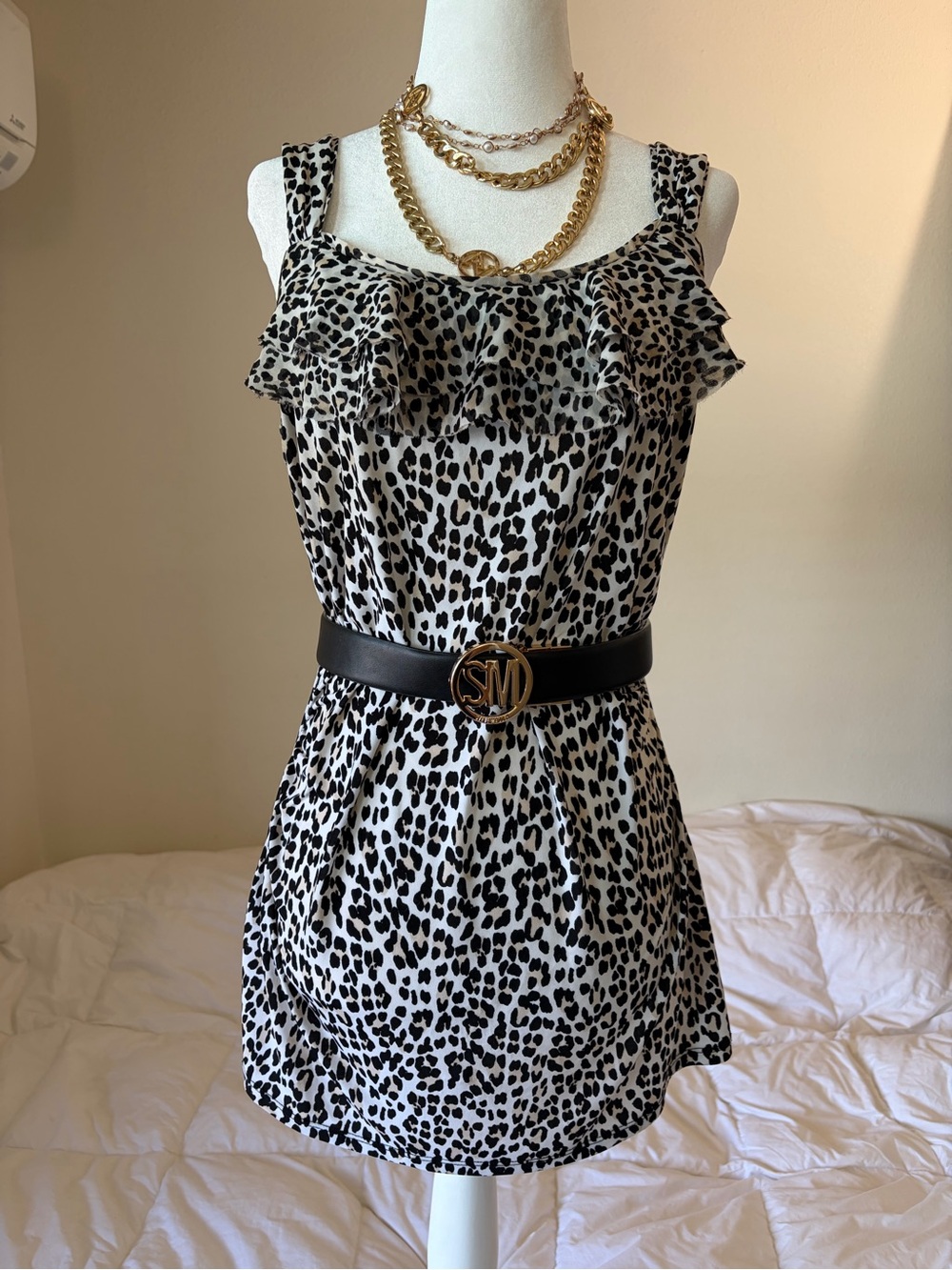 Leopard print sleeveless blouse size medium